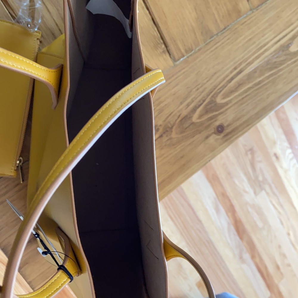 Brand new Aritzia tote with small wristlet - Picture 3 of 6